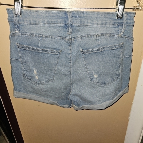 NWT Charlotte Rouge Women’s blue Jean cutoff short pants size 3. "F" - Picture 4 of 4